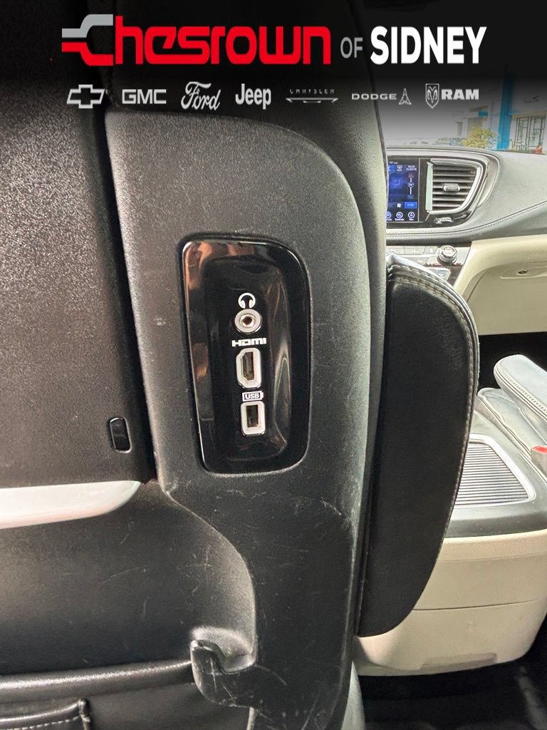 Used 2017 Chrysler Pacifica Limited w/ UConnect Theater Package FWD image 29