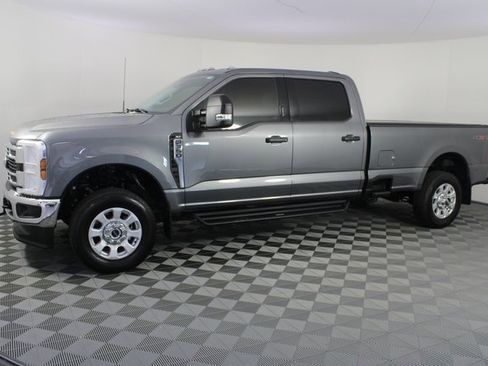 Used 2024 Ford F350 XLT w/ Camper Package image 2