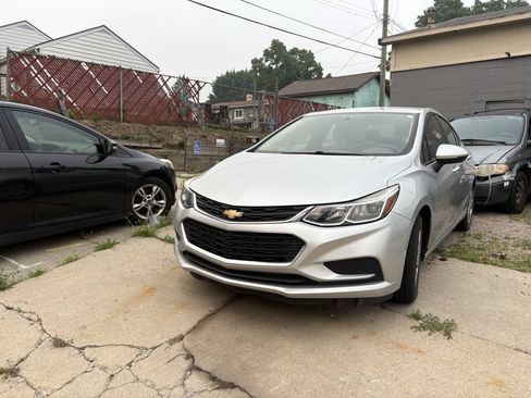 Used 2017 Chevrolet Cruze LS FWD image 2