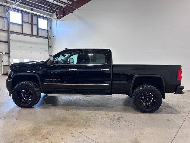 Used 2019 GMC Sierra 3500 Denali w/ Duramax Plus Package AWD/4WD image 10