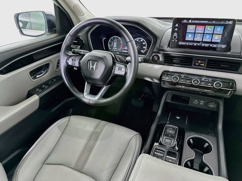Used 2025 Honda Pilot Touring image 19