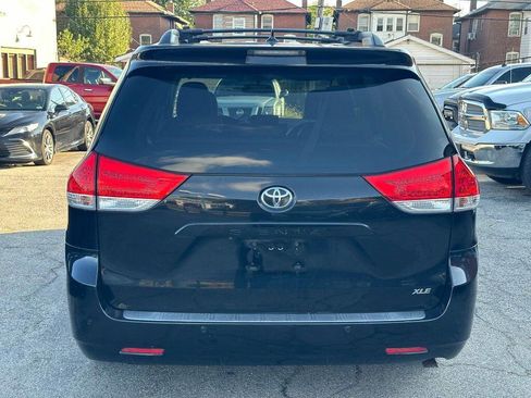 Used 2011 Toyota Sienna XLE image 8