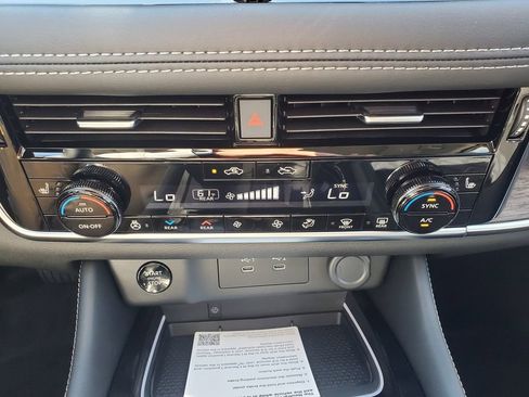 New 2026 Nissan Rogue Platinum w/ Platinum Premium Package AWD/4WD image 17