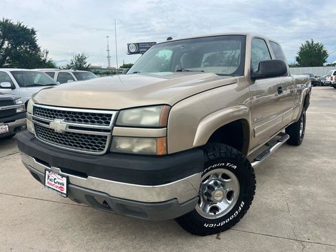Used 2005 Chevrolet Silverado 2500 LS AWD/4WD image 10