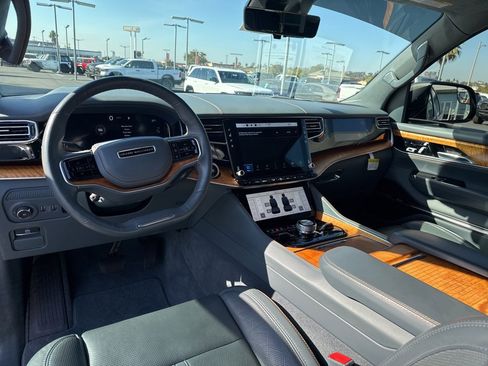 Used 2022 Jeep Grand Wagoneer Series II w/ Convenience Group III image 20