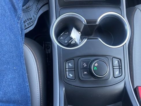 Used 2020 GMC Terrain SLT w/ Preferred Package image 16