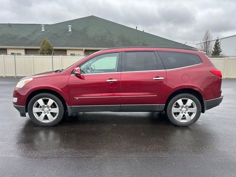 Used 2010 Chevrolet Traverse LTZ image 2