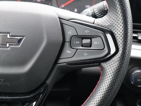 Used 2025 Chevrolet Trax RS w/ Sunroof Package image 34