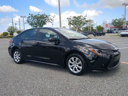 Certified 2025 Toyota Corolla LE image 2