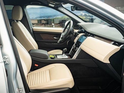 Used 2022 Land Rover Discovery Sport SE image 20