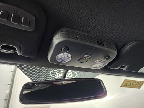 Used 2022 Ford Mustang Shelby GT500 w/ Technology Package image 11