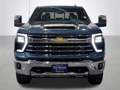 Used 2025 Chevrolet Silverado 3500 LTZ w/ LTZ Convenience Package AWD/4WD image 4