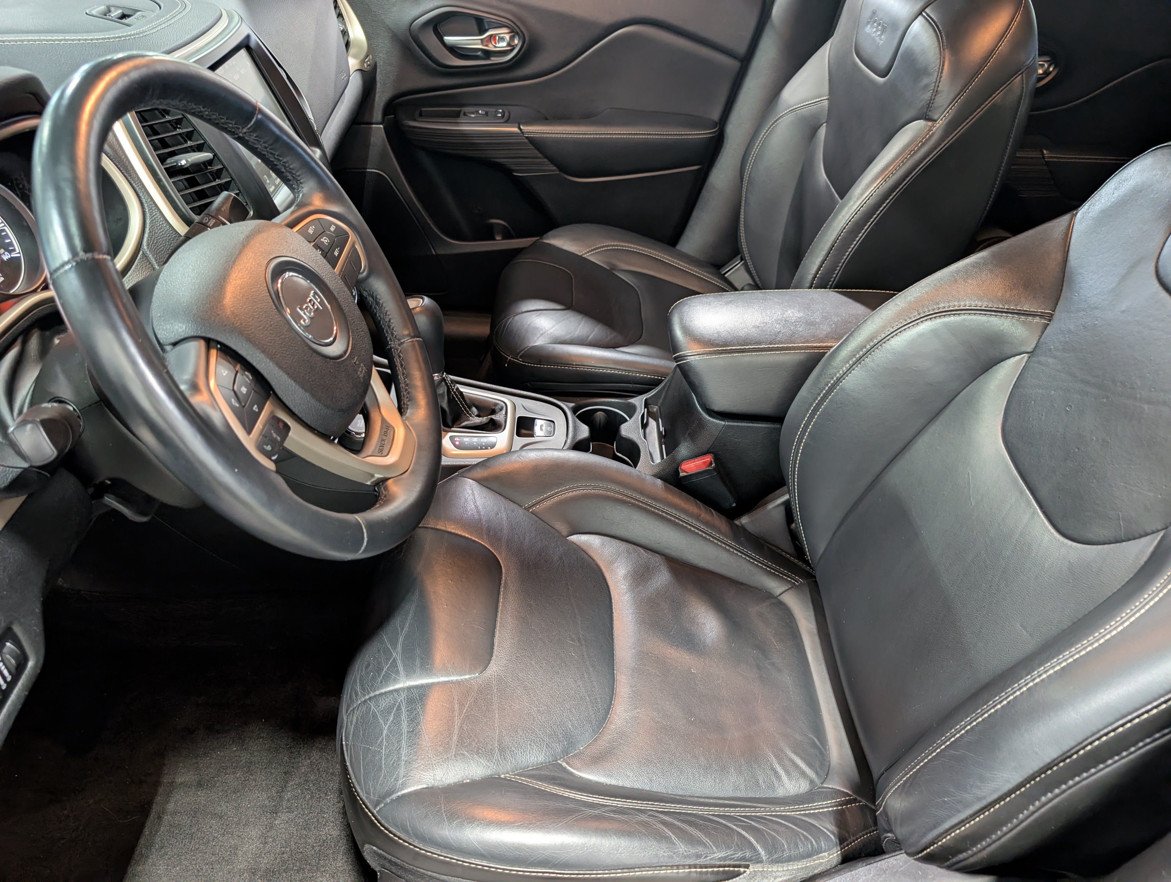 Used 2015 Jeep Cherokee Limited AWD/4WD image 10