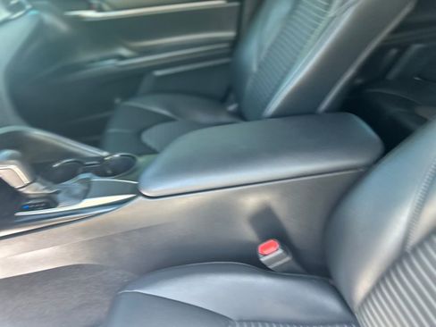 Used 2018 Toyota Camry SE FWD image 9