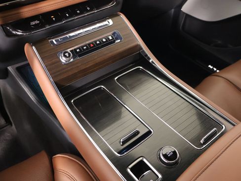 Used 2026 Lincoln Aviator Reserve AWD/4WD image 8
