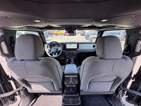 Certified 2025 Jeep Wrangler Unlimited Sahara AWD/4WD image 17