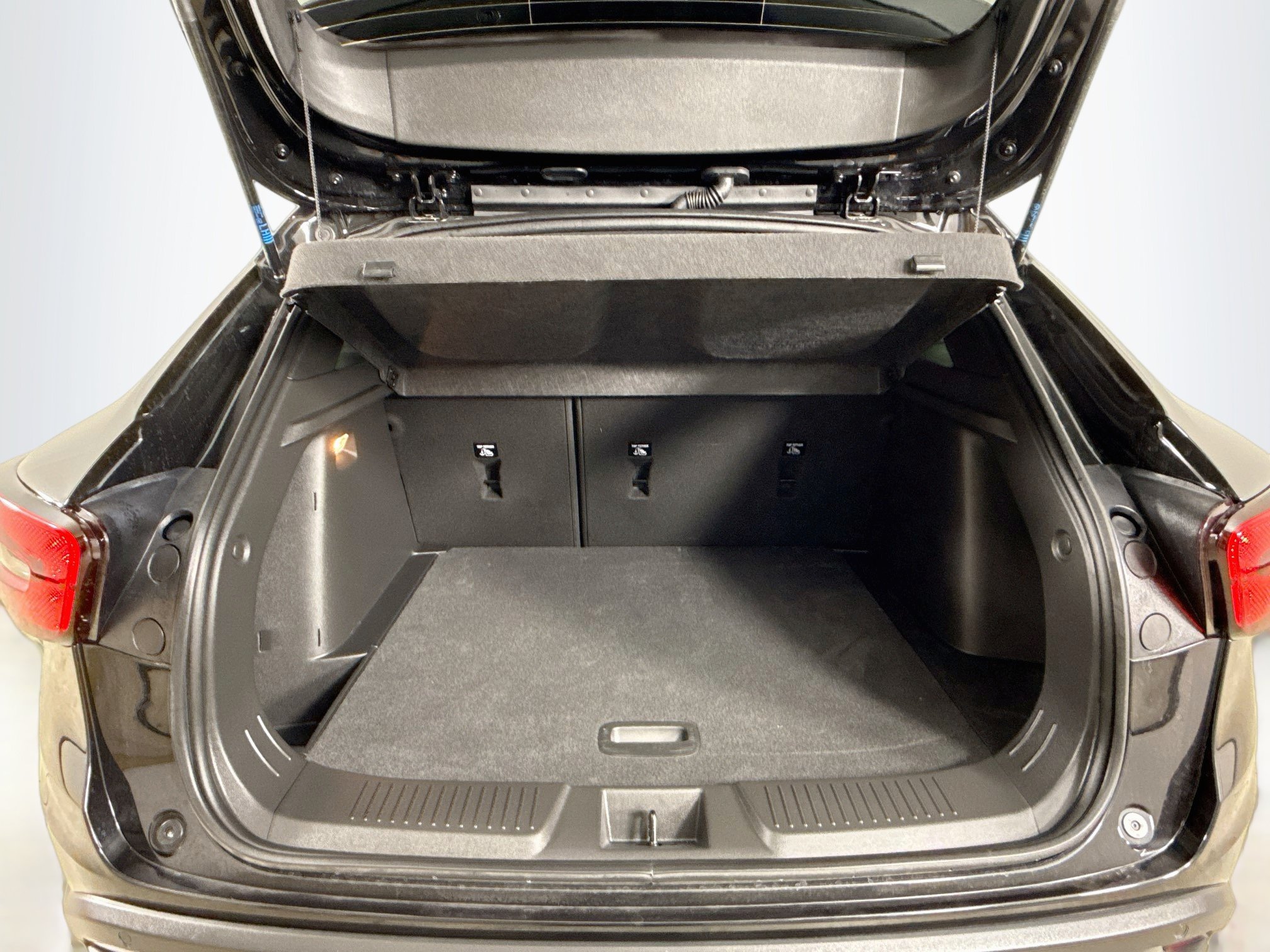 Used 2025 Chevrolet Trax RS w/ Sunroof Package FWD image 31