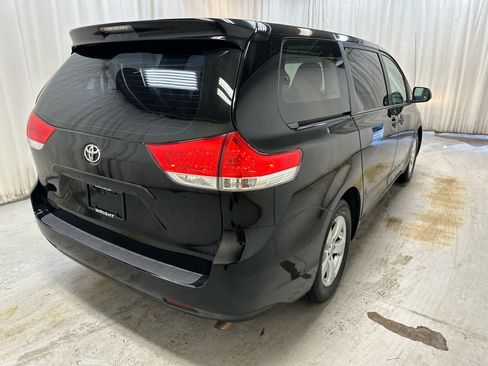 Used 2014 Toyota Sienna L FWD image 21