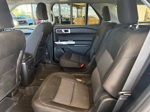 Used 2023 Ford Explorer XLT AWD/4WD image 14