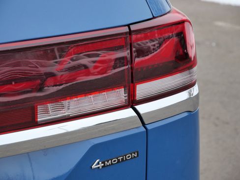 Certified 2025 Volkswagen Atlas SEL Premium R-Line image 17