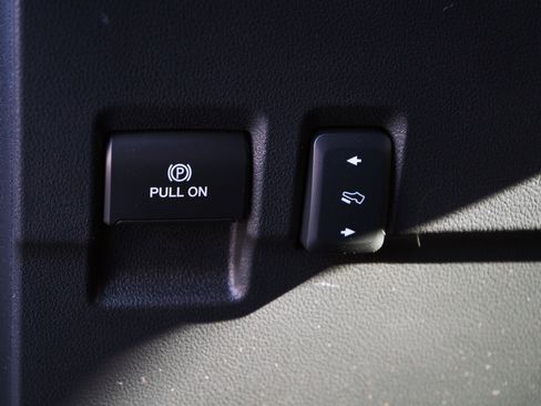 Used 2025 Ford F250 Lariat w/ Chrome Package image 38