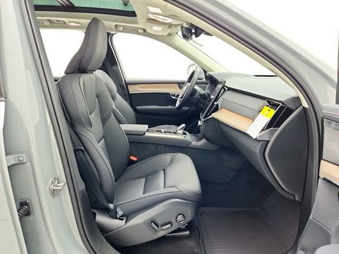 New 2026 Volvo XC90 B6 Plus w/ Protection Package Premier image 18