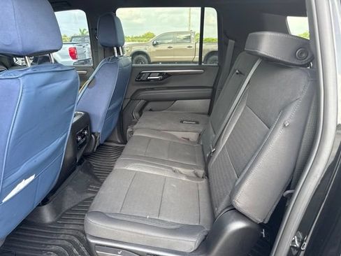Used 2026 Chevrolet Suburban LS RWD image 3