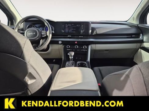 Used 2022 Kia Carnival LX FWD image 10