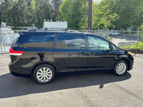 Used 2014 Toyota Sienna XLE AWD/4WD image 4