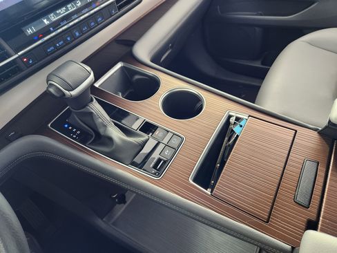 Used 2024 Toyota Sienna XLE image 25