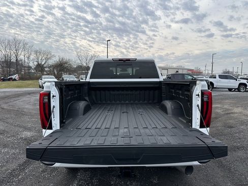 Used 2024 GMC Sierra 2500 Denali image 7