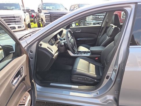 Used 2018 Acura TLX FWD image 10