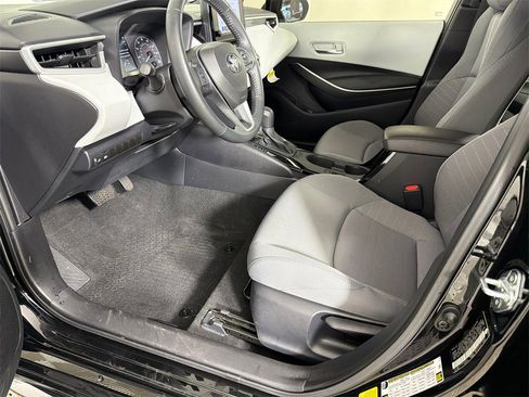 Used 2025 Toyota Corolla SE image 9
