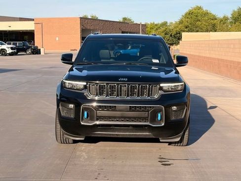 Used 2024 Jeep Grand Cherokee Overland w/ Luxury Tech Group IV AWD/4WD image 4