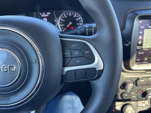 Used 2023 Jeep Renegade Latitude image 16