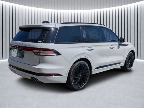 New 2026 Lincoln Aviator Reserve w/ Luxury Package image 3