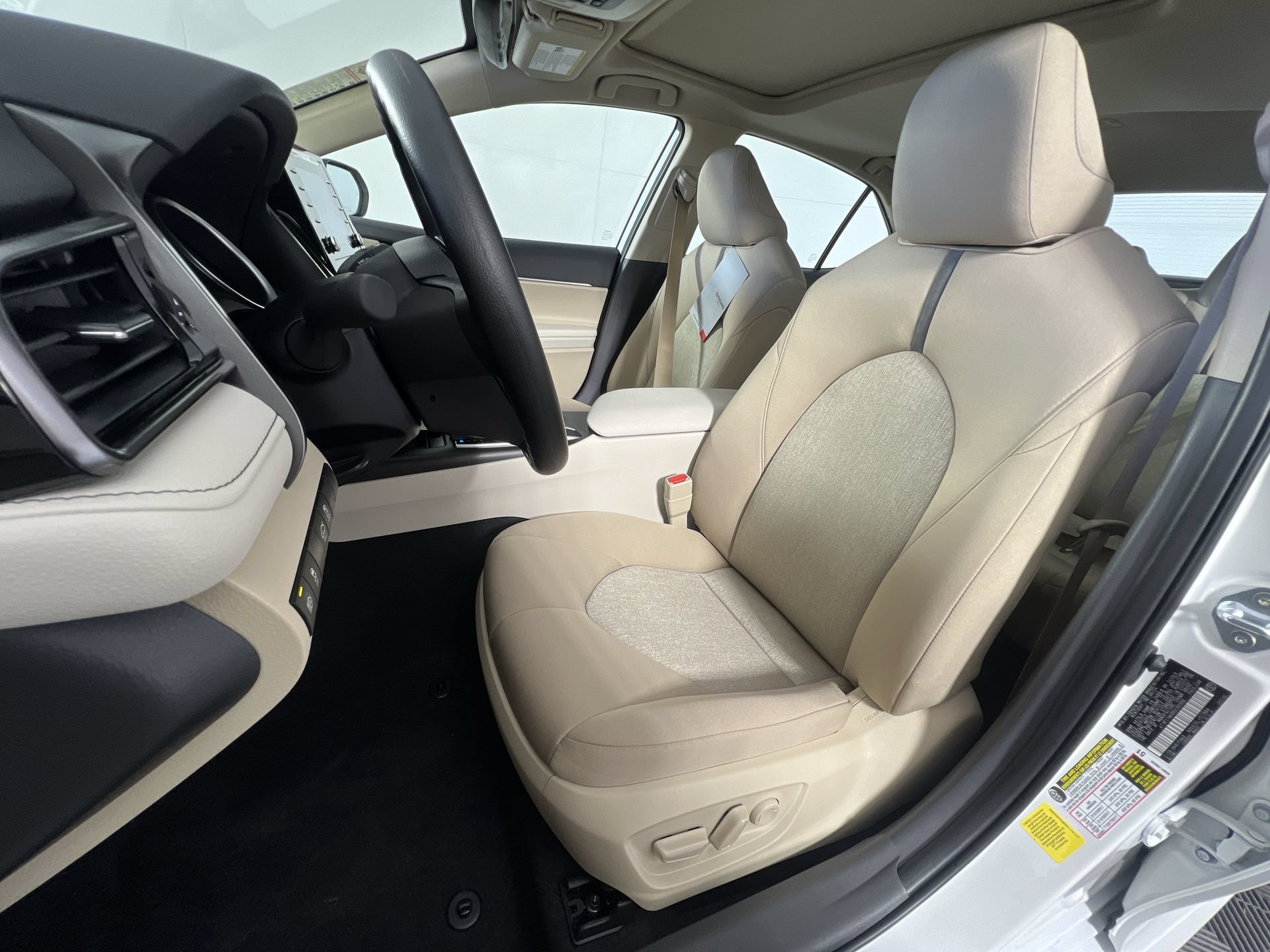 Used 2024 Toyota Camry LE w/ Convenience Package FWD image 14