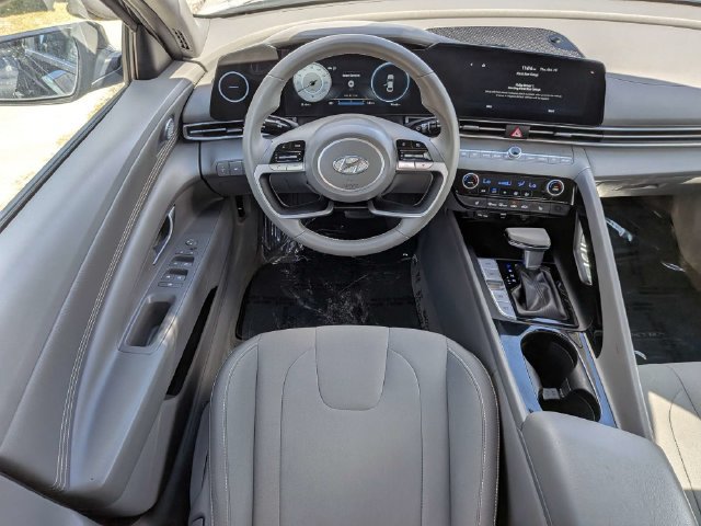 Used 2023 Hyundai Elantra SEL w/ Convenience Package FWD image 15