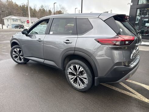 Used 2023 Nissan Rogue SV image 3