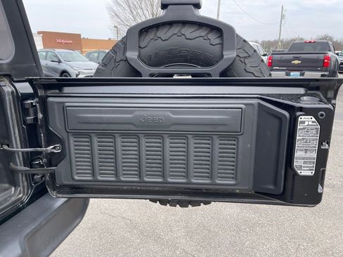 Used 2023 Jeep Wrangler Rubicon image 13