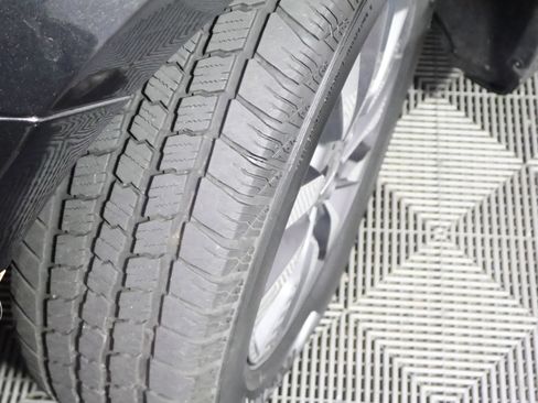 Used 2023 Chrysler Pacifica Touring-L FWD image 20