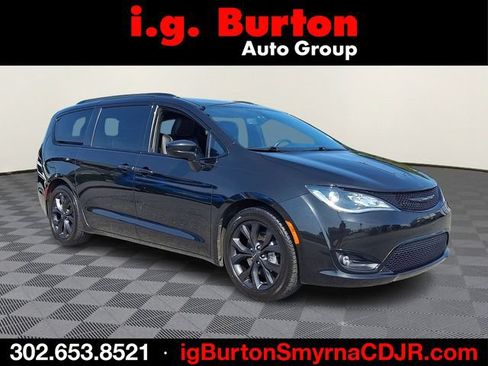 Used 2020 Chrysler Pacifica Touring-L Plus FWD image 1