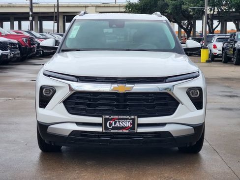 Used 2025 Chevrolet TrailBlazer LT FWD image 2