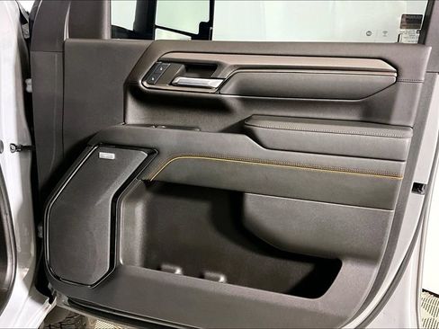 Used 2024 GMC Sierra 2500 AT4 w/ AT4 Premium Plus Package AWD/4WD image 18
