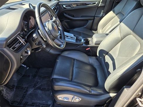 Used 2023 Porsche Macan image 10