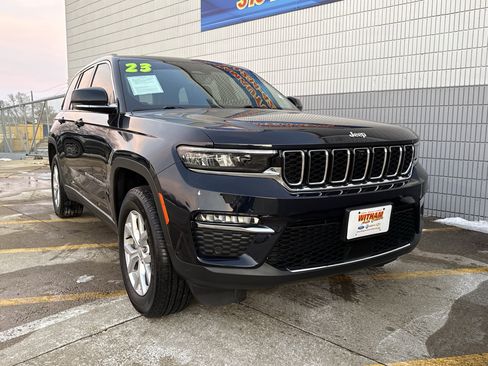 Used 2023 Jeep Grand Cherokee Limited w/ Luxury Tech Group II image 2