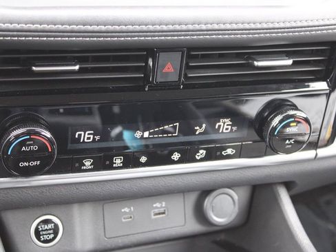 Used 2021 Nissan Rogue SV image 37