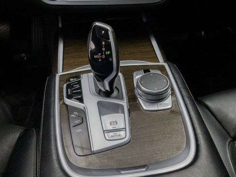 Used 2020 BMW 750i xDrive AWD/4WD image 17