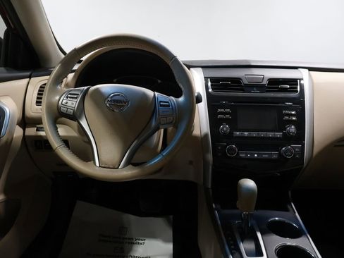 Used 2015 Nissan Altima 2.5 SV w/ Convenience Package image 16