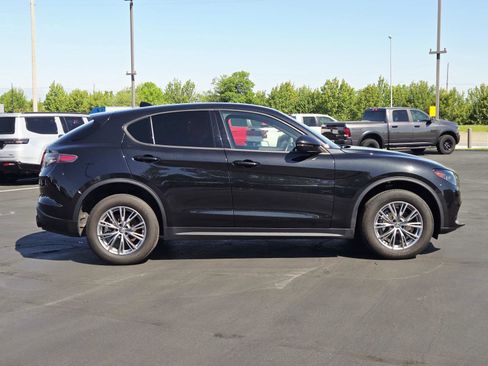 Used 2024 Alfa Romeo Stelvio Sprint image 2